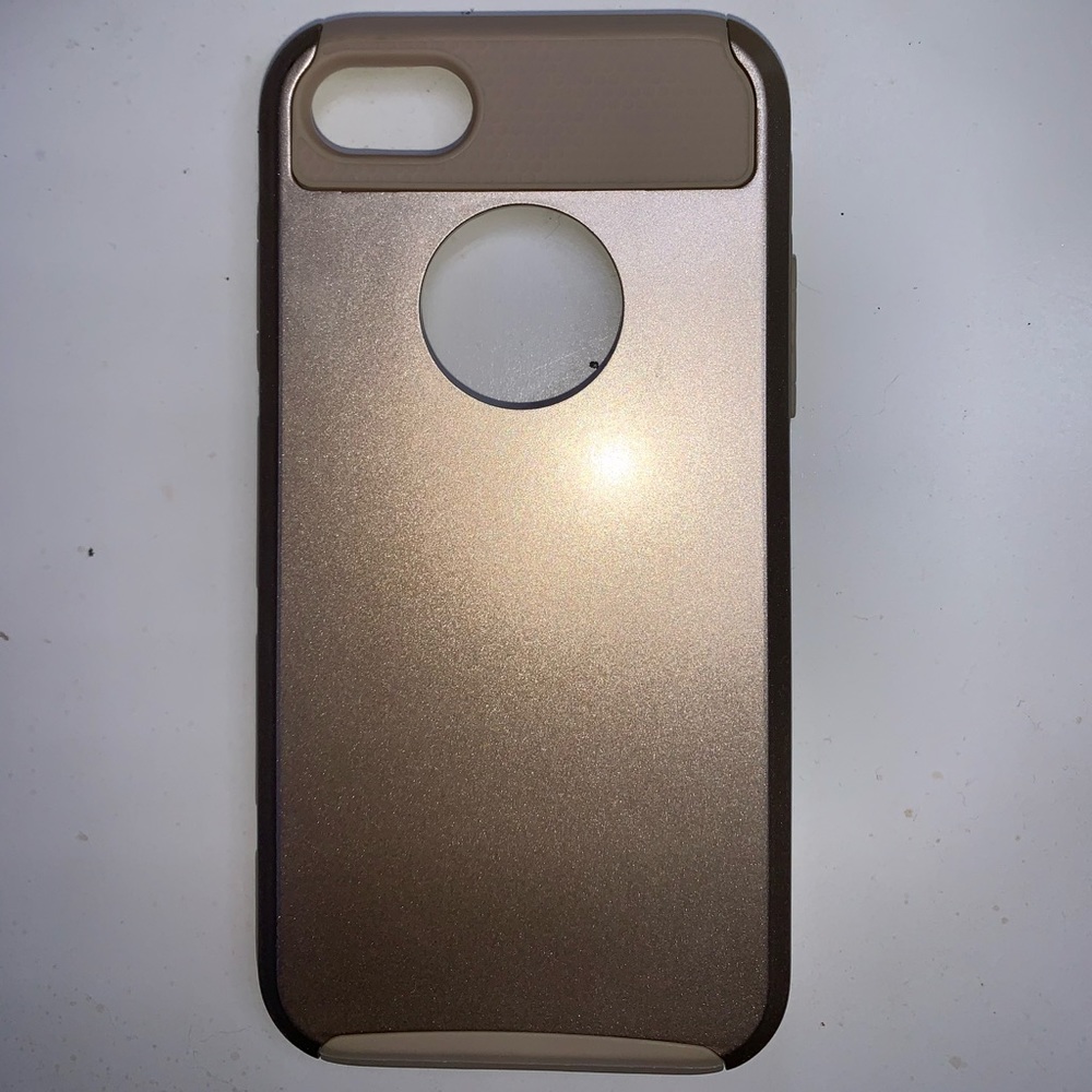 Gold iPhone case - Picture 2 of 3